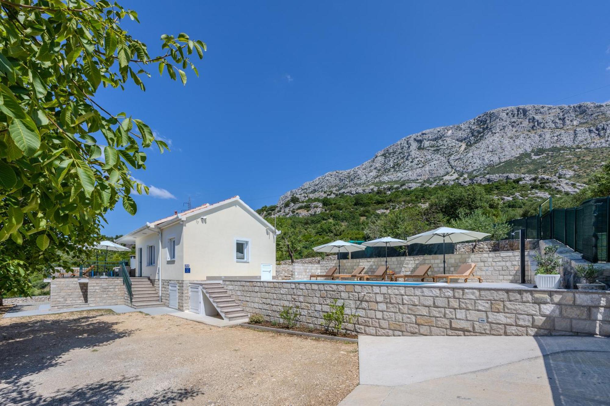 Private Villa Golden Hour With A View Of Split Area Kaštel Sućurac Bagian luar foto