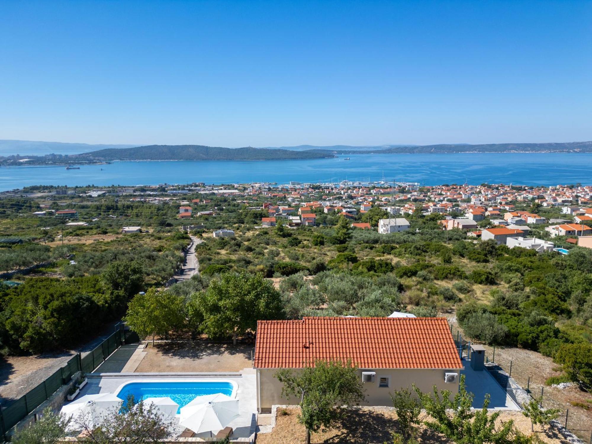 Private Villa Golden Hour With A View Of Split Area Kaštel Sućurac Bagian luar foto