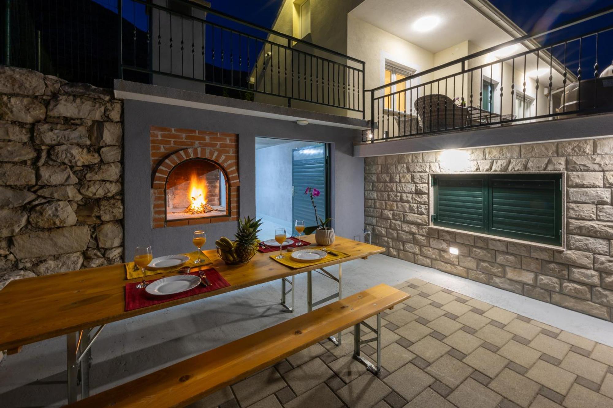 Private Villa Golden Hour With A View Of Split Area Kaštel Sućurac Bagian luar foto