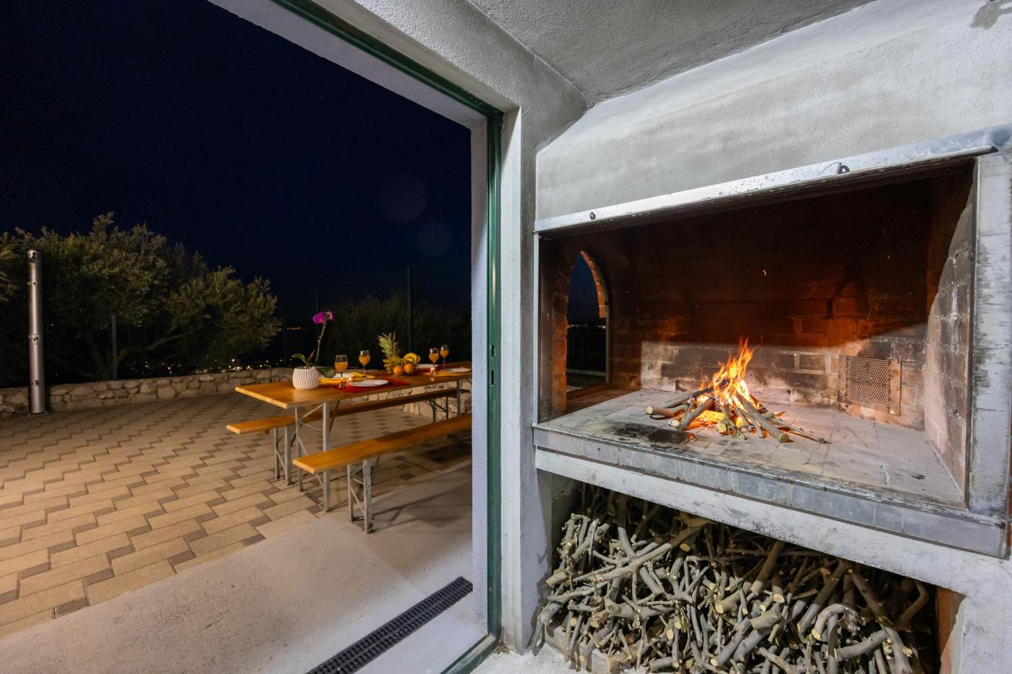 Private Villa Golden Hour With A View Of Split Area Kaštel Sućurac Bagian luar foto